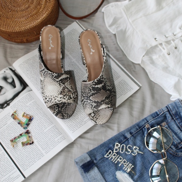 🚨ON SALE//The Tasha// Snake print Mule/ Slide - Picture 7 of 8